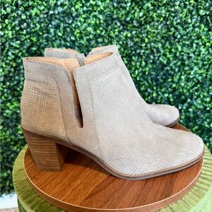 Lucky Brand Textured Tan Heeled Boots